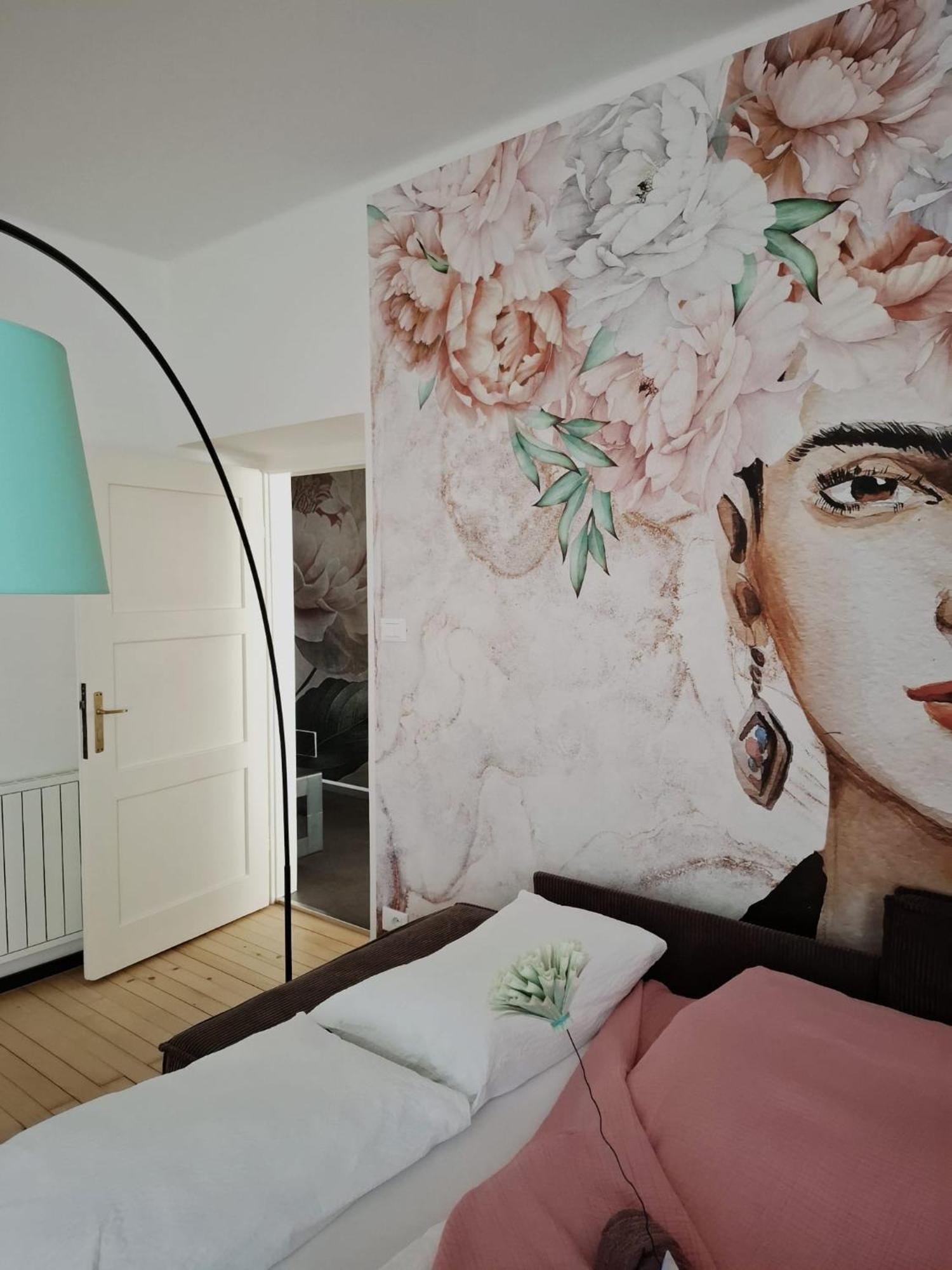 Apartment Wildflower In Privatvilla Im Herzen Merans Exterior foto