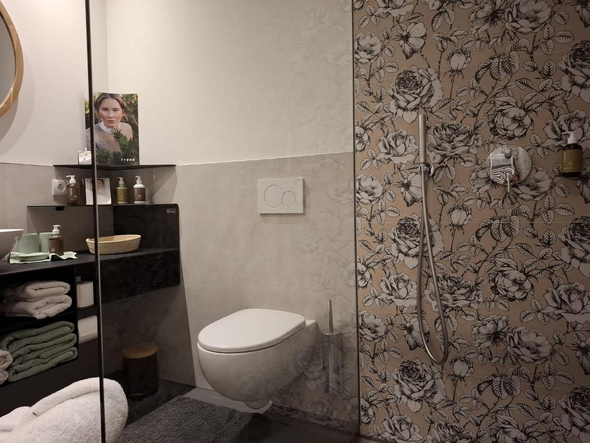 Apartment Wildflower In Privatvilla Im Herzen Merans Exterior foto