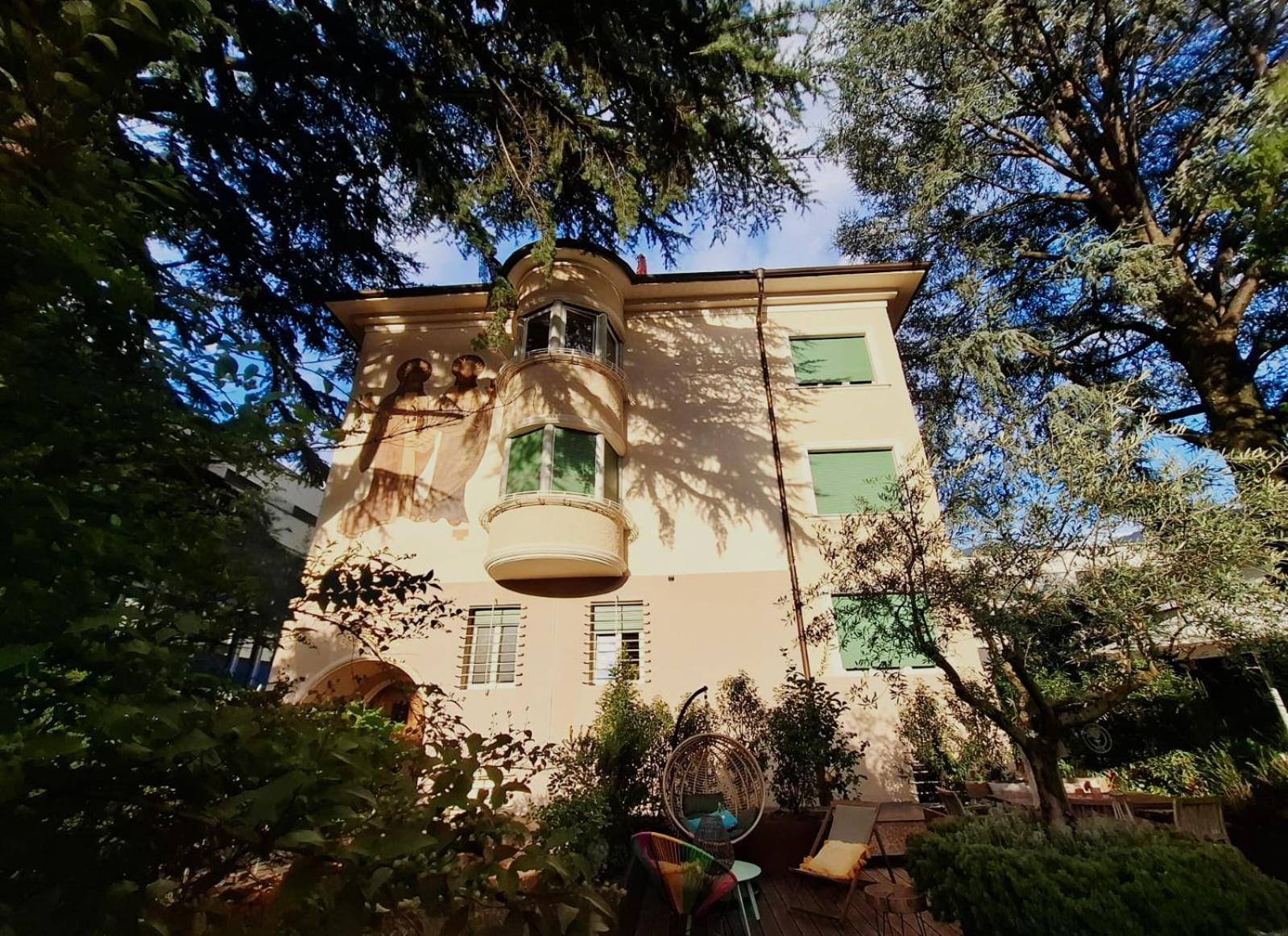 Apartment Wildflower In Privatvilla Im Herzen Merans Exterior foto